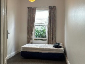 Room/ bed