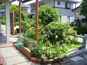 岡谷玄関先
