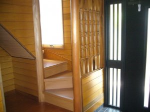 玄関から2階への階段