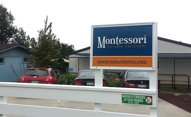 4-01 MontessoriSign