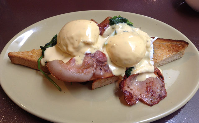 エッグベネディクト