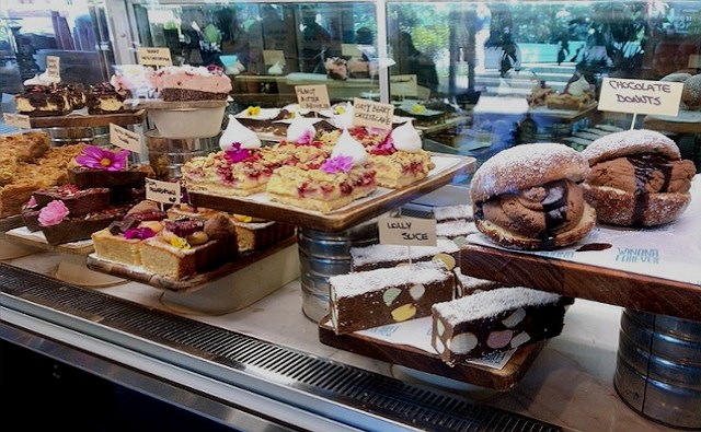 パーネルロード沿いのカフェ