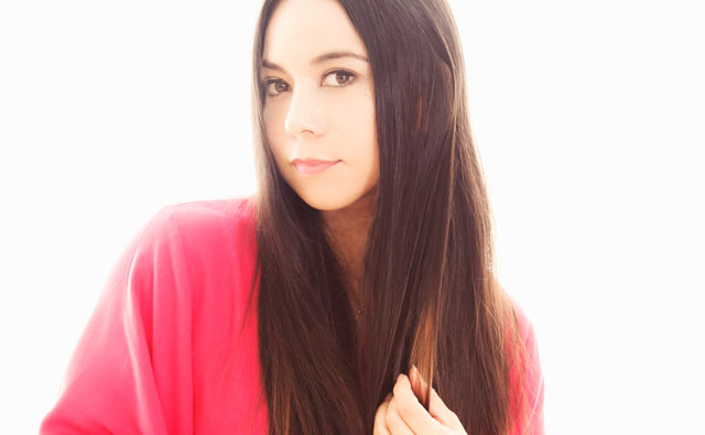 シンガーソングライター　Sayulee