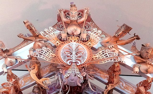 マウイが兄弟と太陽を捕まえているところ