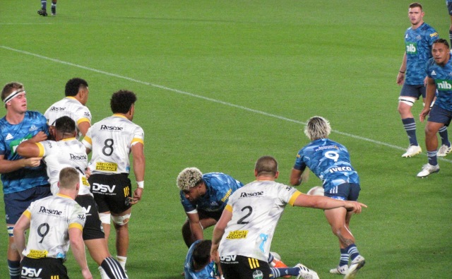 ハイランダーズ対クルセイダーズ